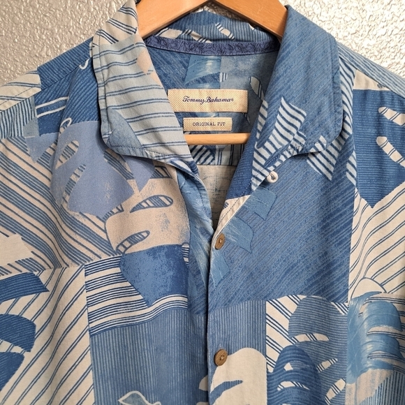 Tommy Bahama Blue & White Patterned 100% Silk Shirt   Size XL - Picture 7 of 10